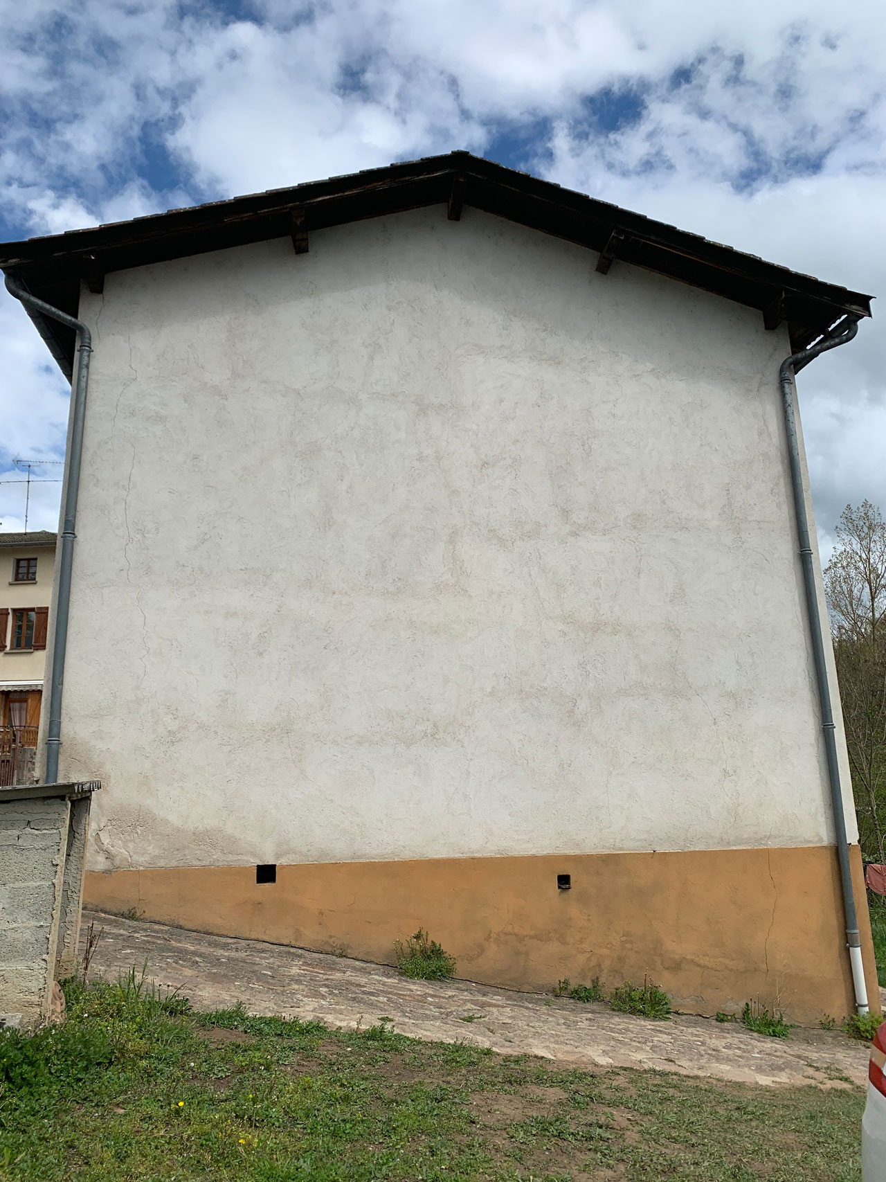 Maison à rénover à Chambost-Longessaigne