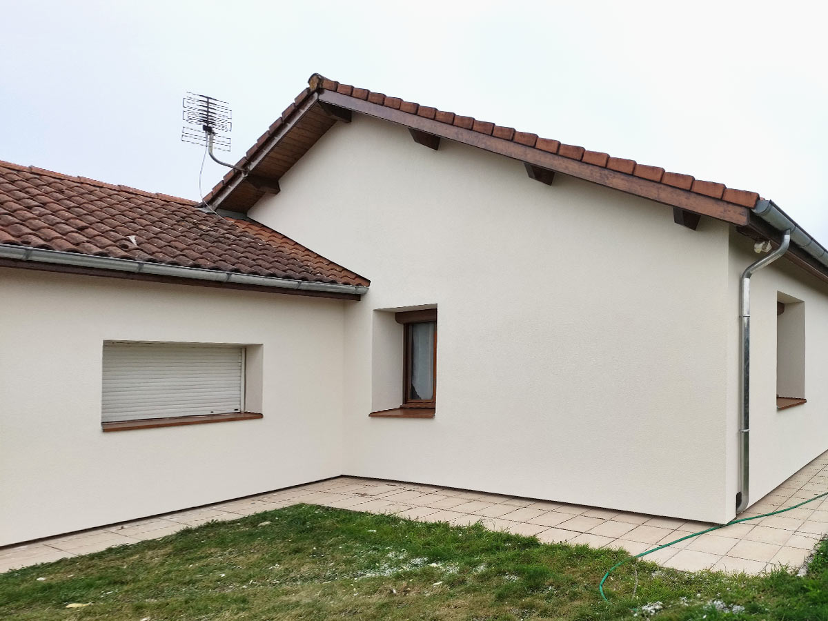 Maison après des travaux d'isolation extérieur à Saint-Siméon-de Bressieux