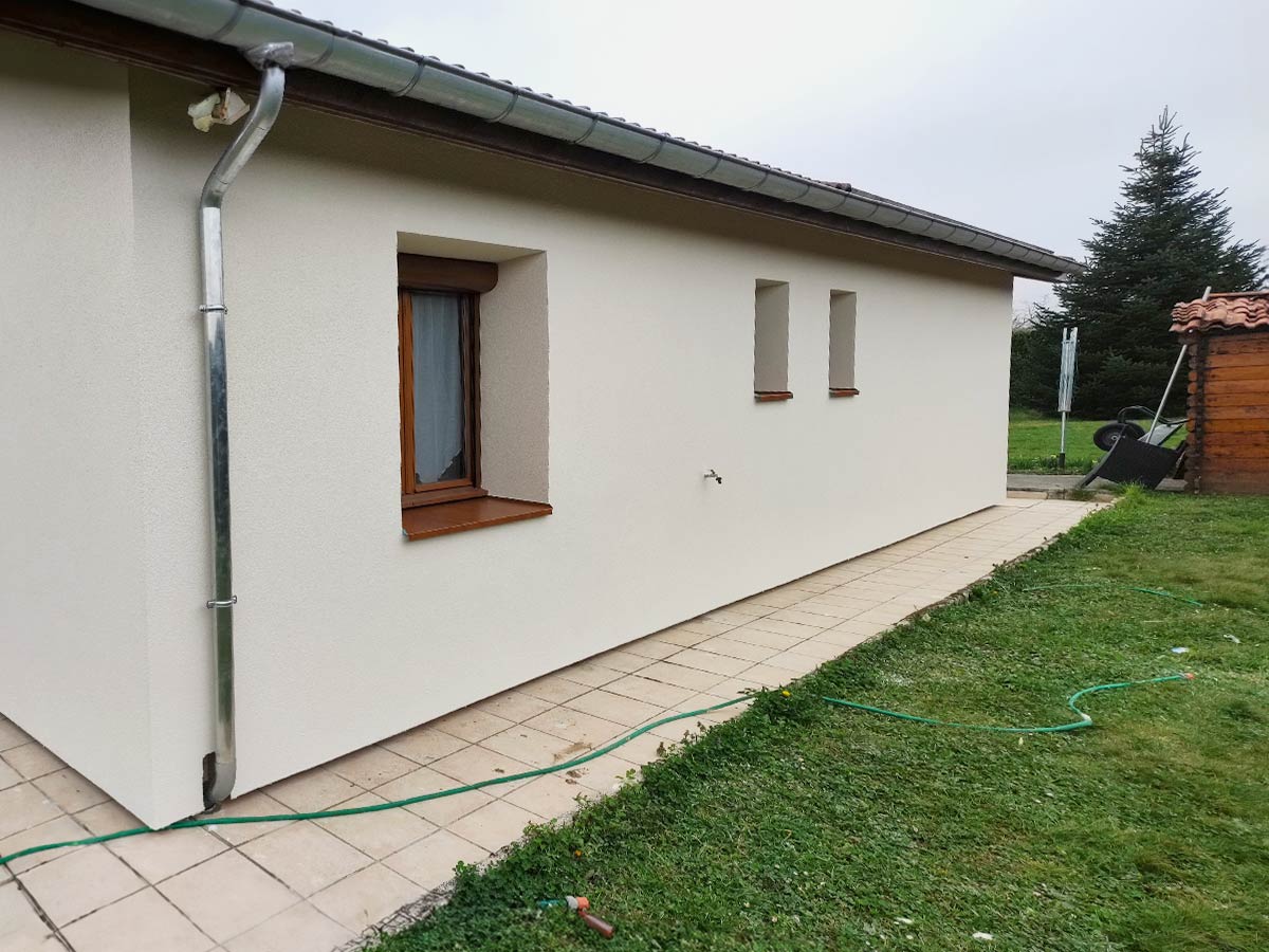 Maison après des travaux d'isolation extérieur à Saint-Siméon-de Bressieux